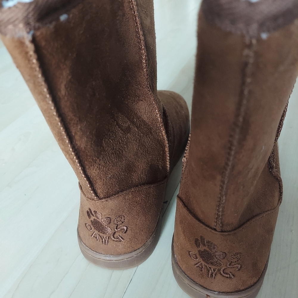 DAWGS microfiber boots. Color Brown. Size 7. Padded with memory foam. - Picture 5 of 9